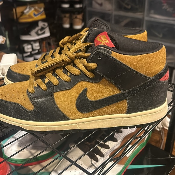 Iguana Camo-sz9, Dover Street Market Sz9, Golden Hops-Sz10, Uprise’s-Sz-12 - Picture 3 of 5